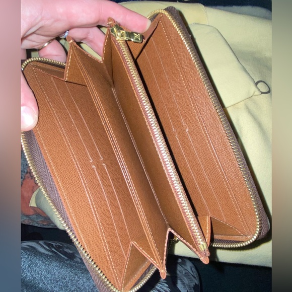 AUTHENTIC LV WALLETS - Picture 3 of 5